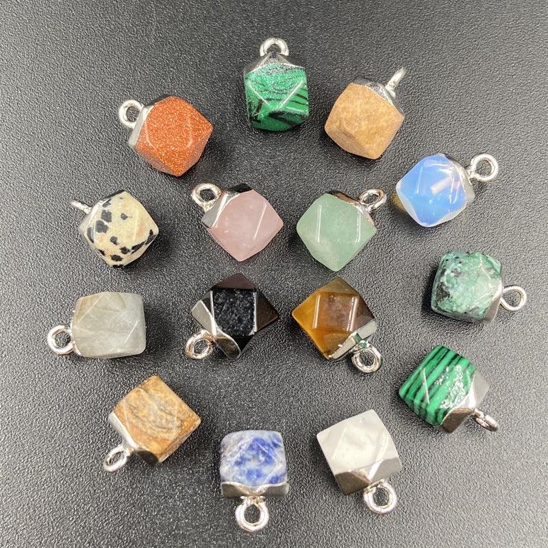 Faceted Cube Pendnat