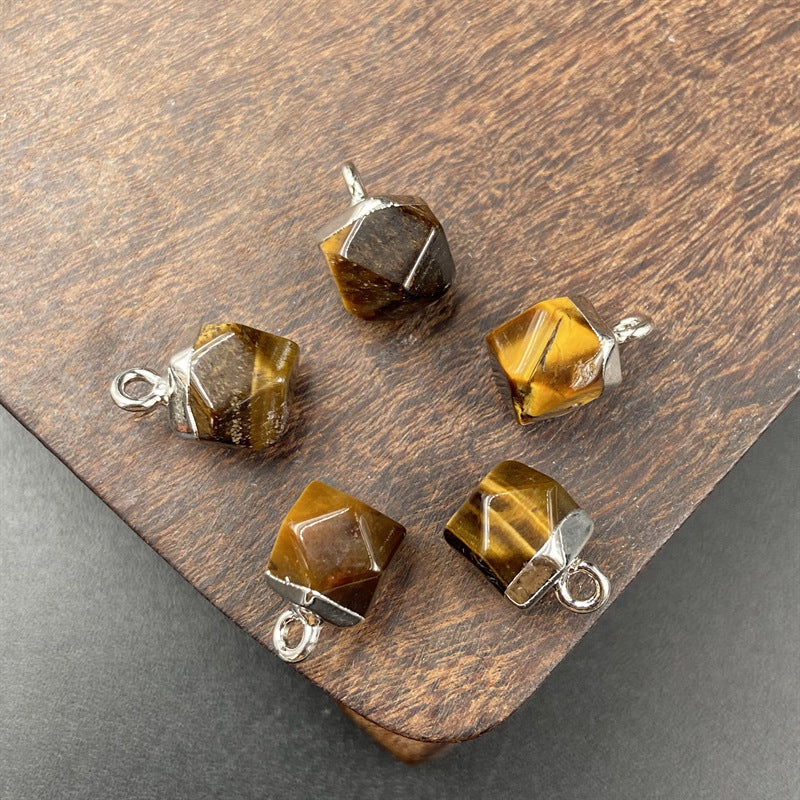 Faceted Cube Pendnat