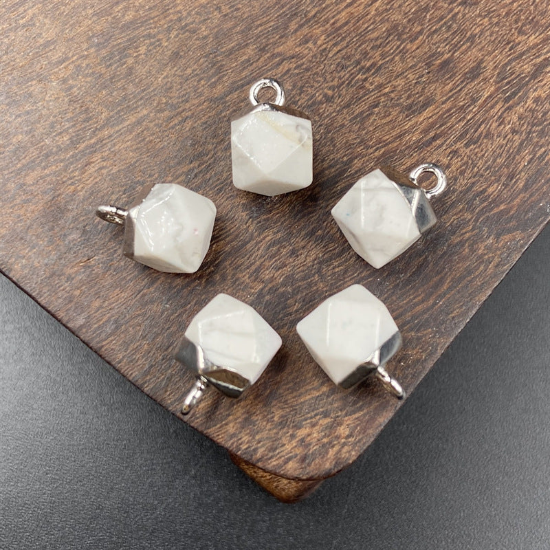 Faceted Cube Pendnat