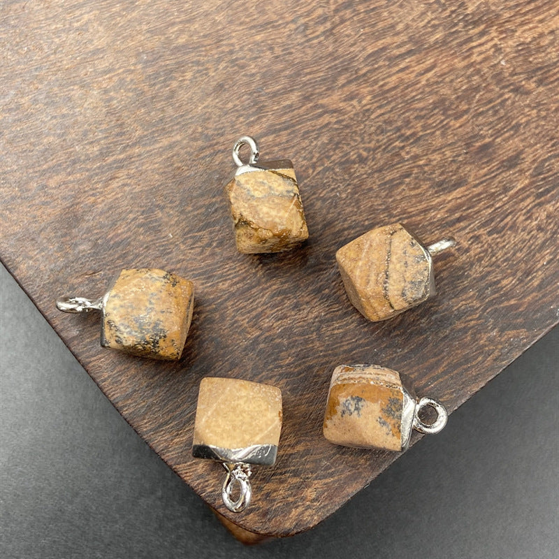 Faceted Cube Pendnat